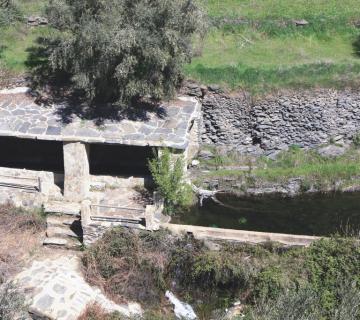 LAVADERO DE PIEDRA OLULA DE CASTRO